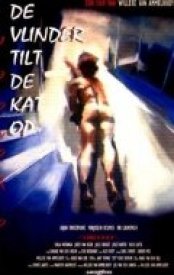 Бабочка поднимает кошку