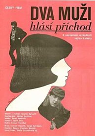 Двое мужчин докладывают о прибытии