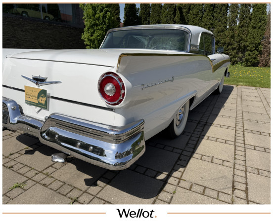 Изображение лота 1957 Ford Fairlane 500 Skyliner