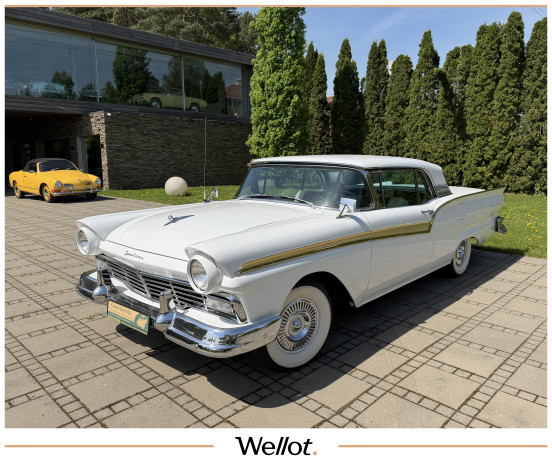 1957 Ford Fairlane 500 Skyliner