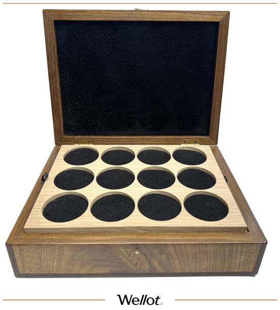 Изображение лота Мюнцкабинет из натурального дерева