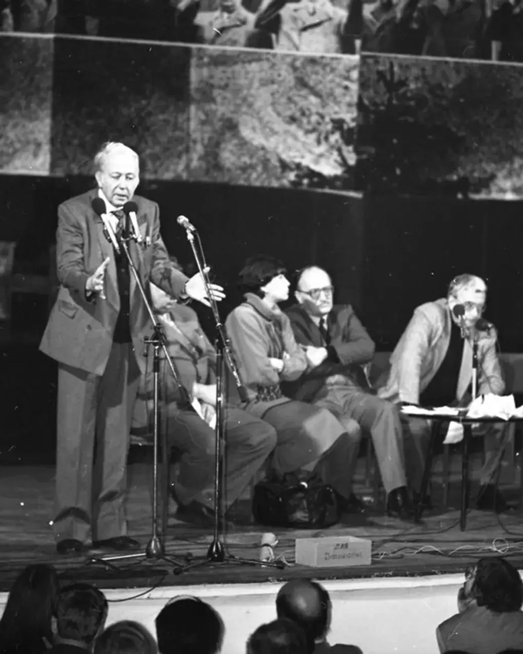 Писатель Рой Медведев на выступлении, 1988.