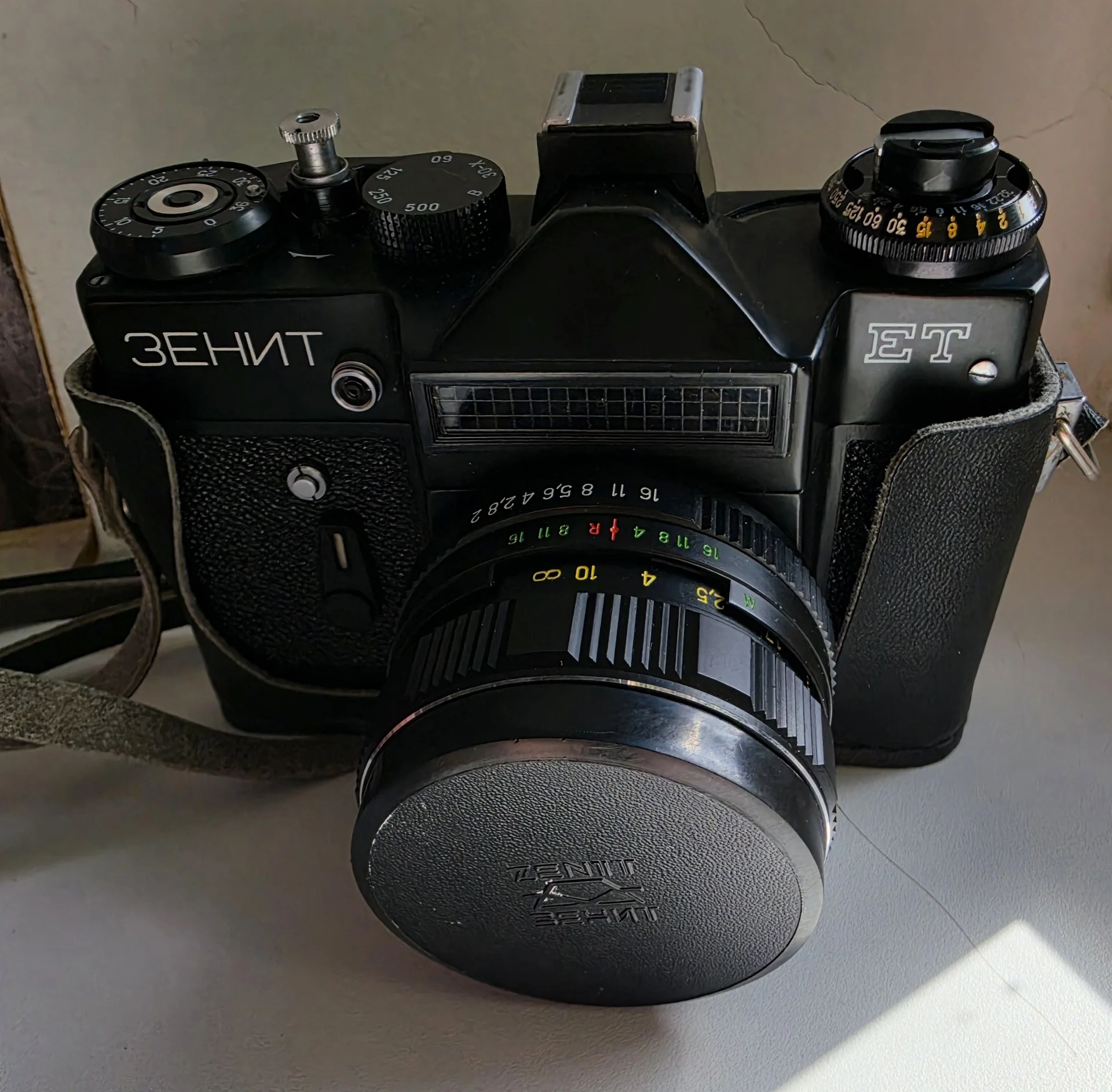 Фотоаппарат Зенит с объективом Helios-44М-4  2/58. - миниатюра 8