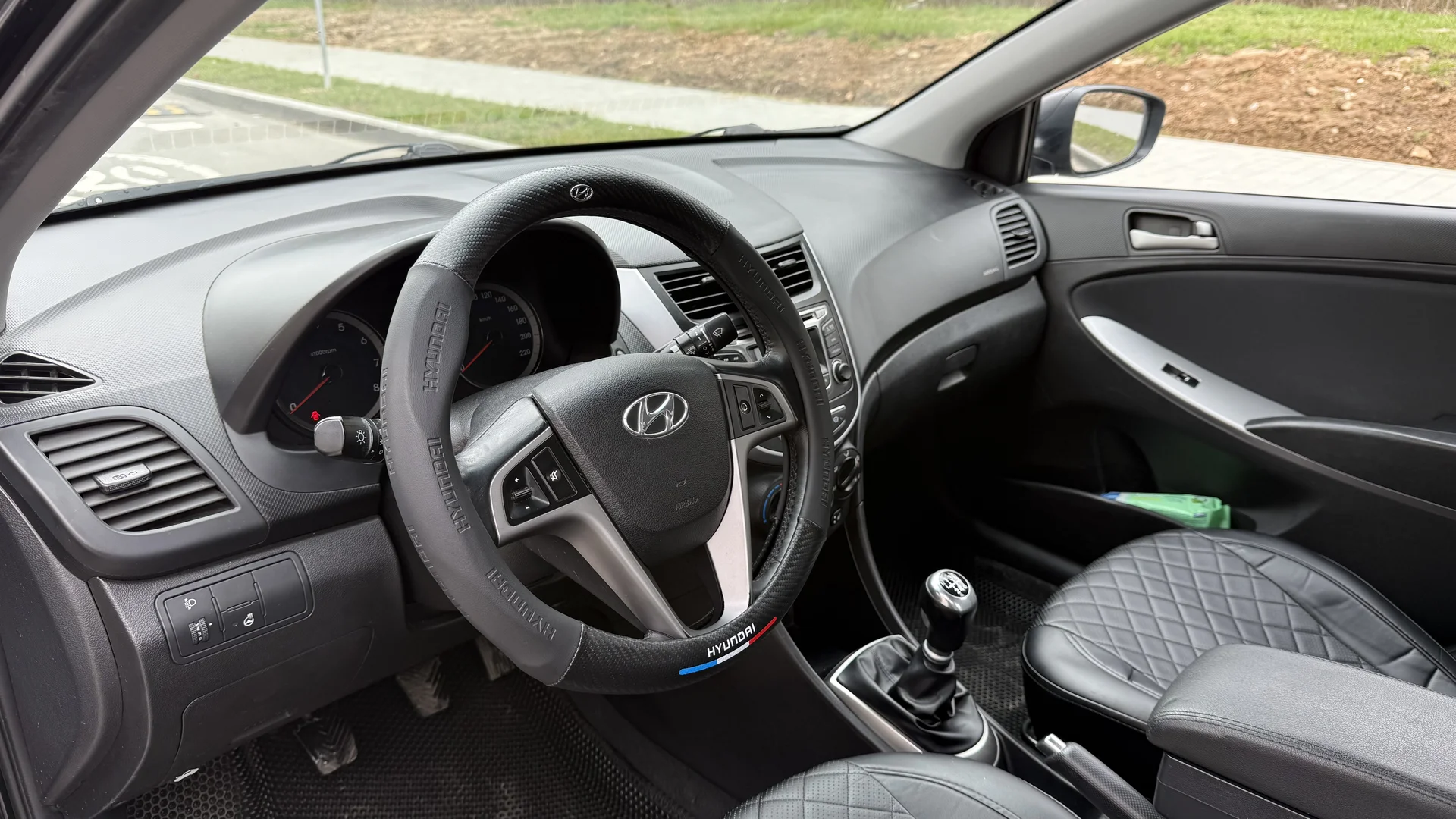 Hyundai Solaris 2014 - миниатюра 10