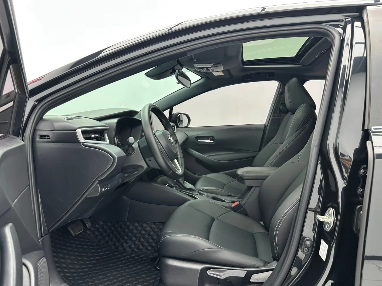 Toyota Levin 2022 185T CVT Luxury Edition - миниатюра 4