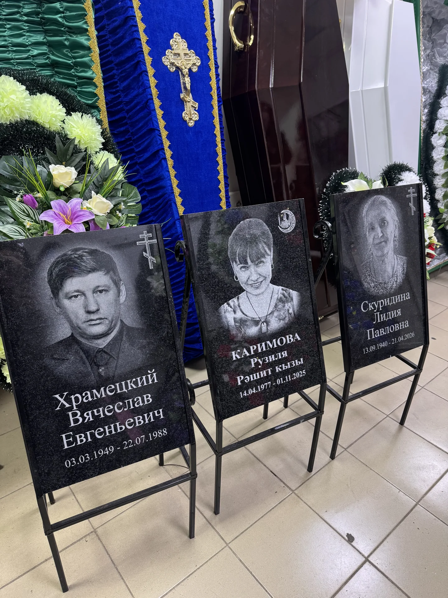 Гранитный Памятник на металлической подставке - миниатюра 2
