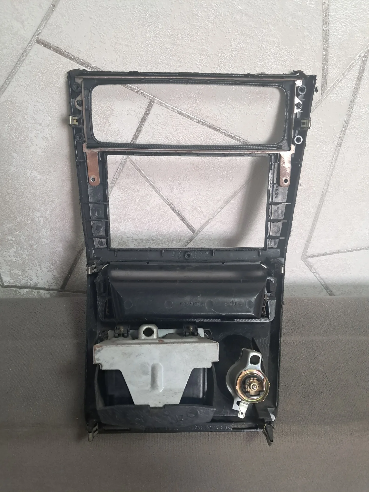 Центральная консоль Mitsubishi Galant EA7A - миниатюра 4