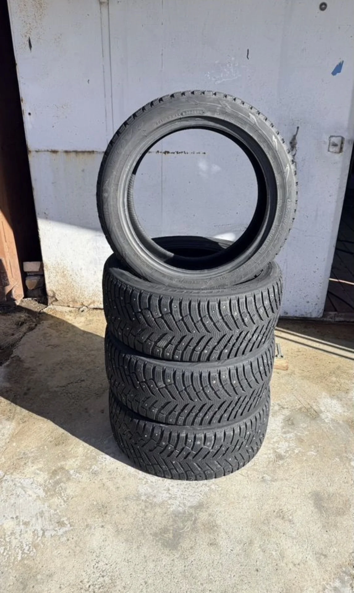 Зимние шины TOYO 245/45/18 шипы - изображение 1