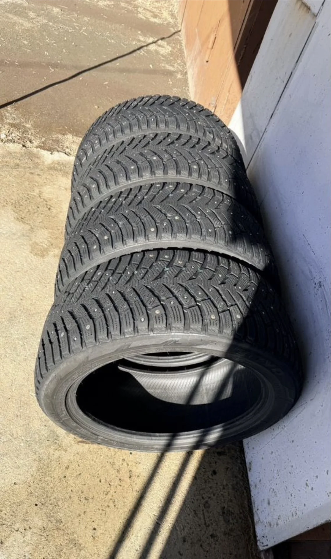 Зимние шины TOYO 245/45/18 шипы - миниатюра 3
