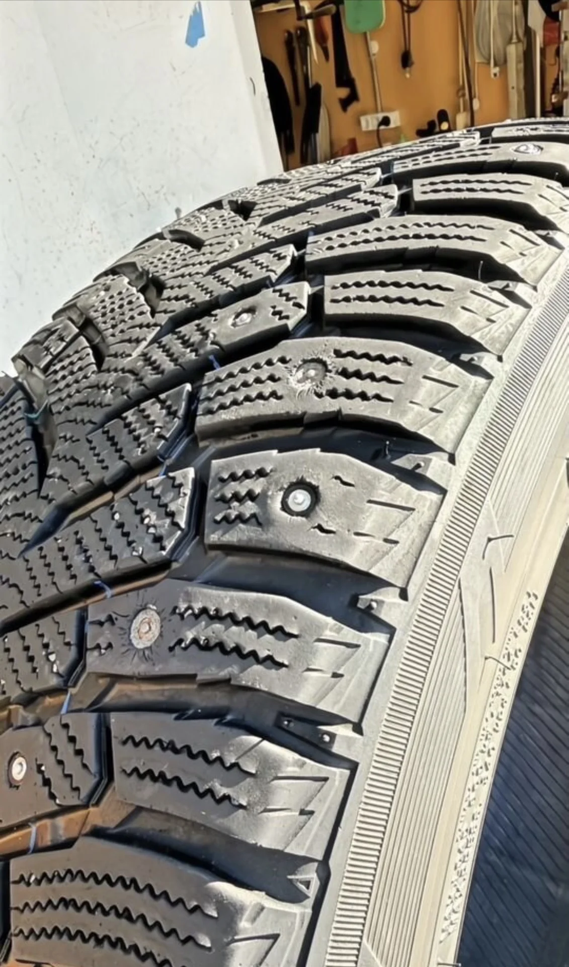 Зимние шины TOYO 245/45/18 шипы - миниатюра 6
