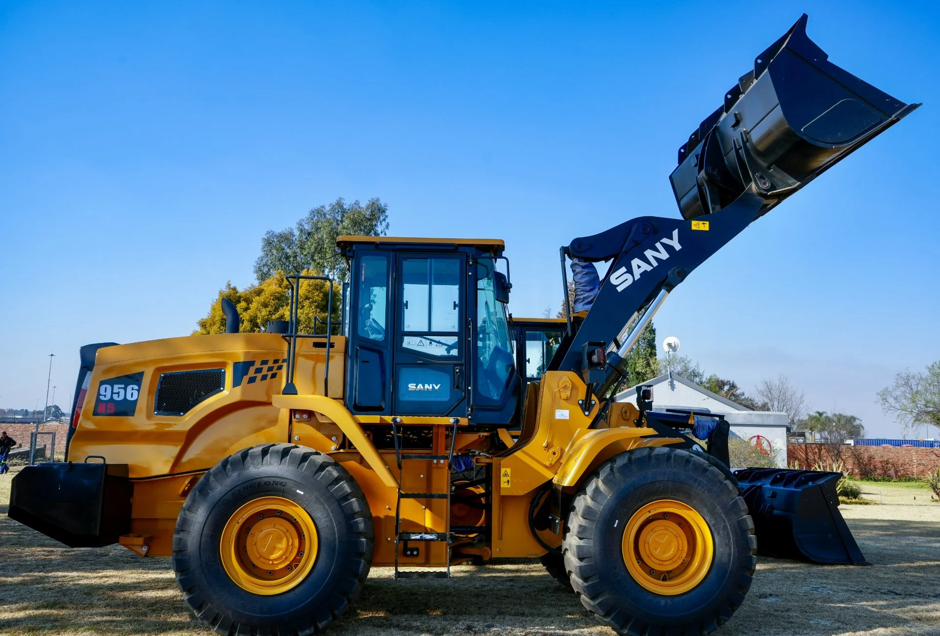 Продажа фронтального погрузчика SANY SW956K1. 5.5 тонн, двигатель Weichai. В наличии. Лизинг. - миниатюра 3