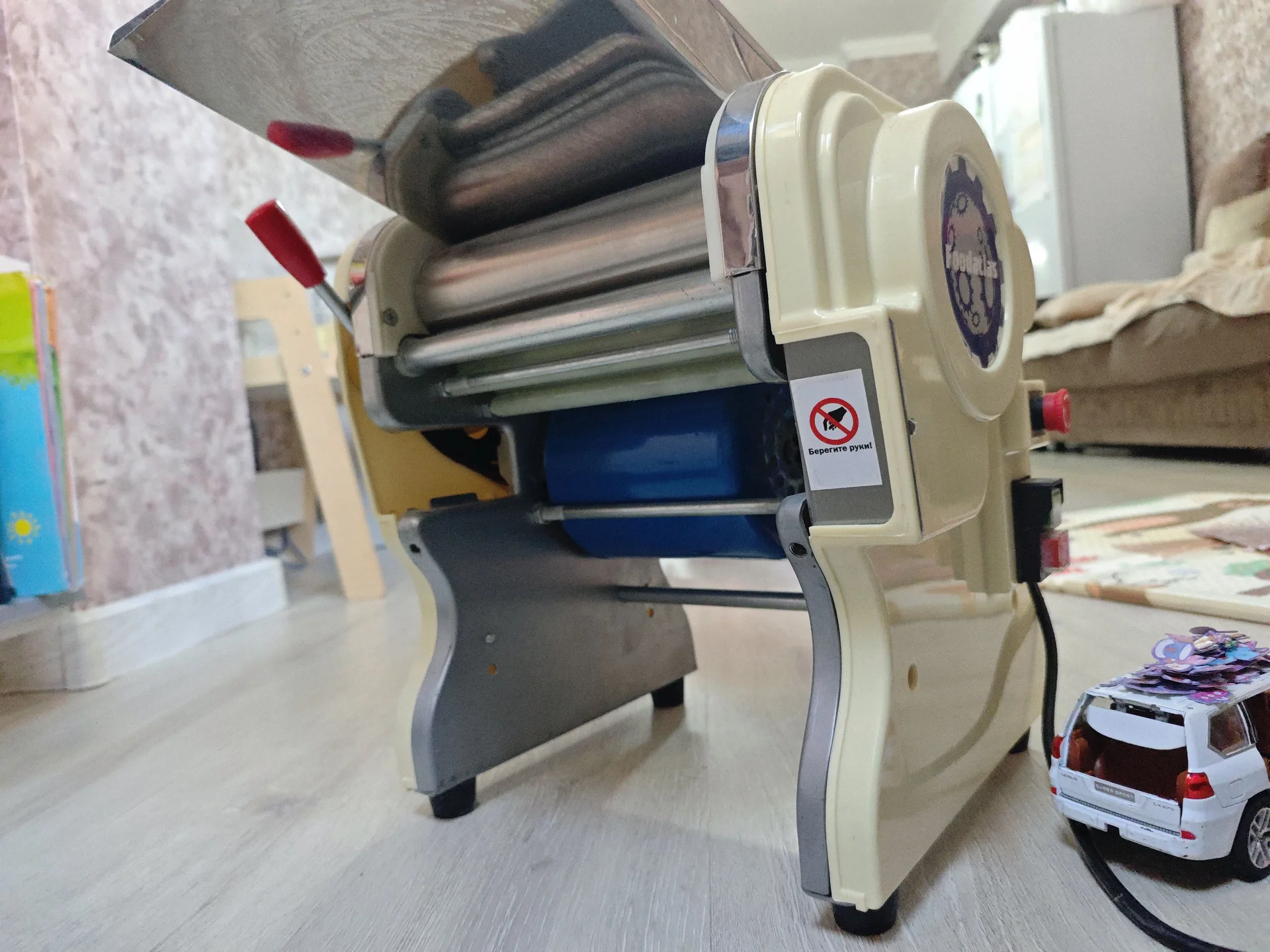 Тестораскаточная машина Foodatlas DHH-220CM - миниатюра 2