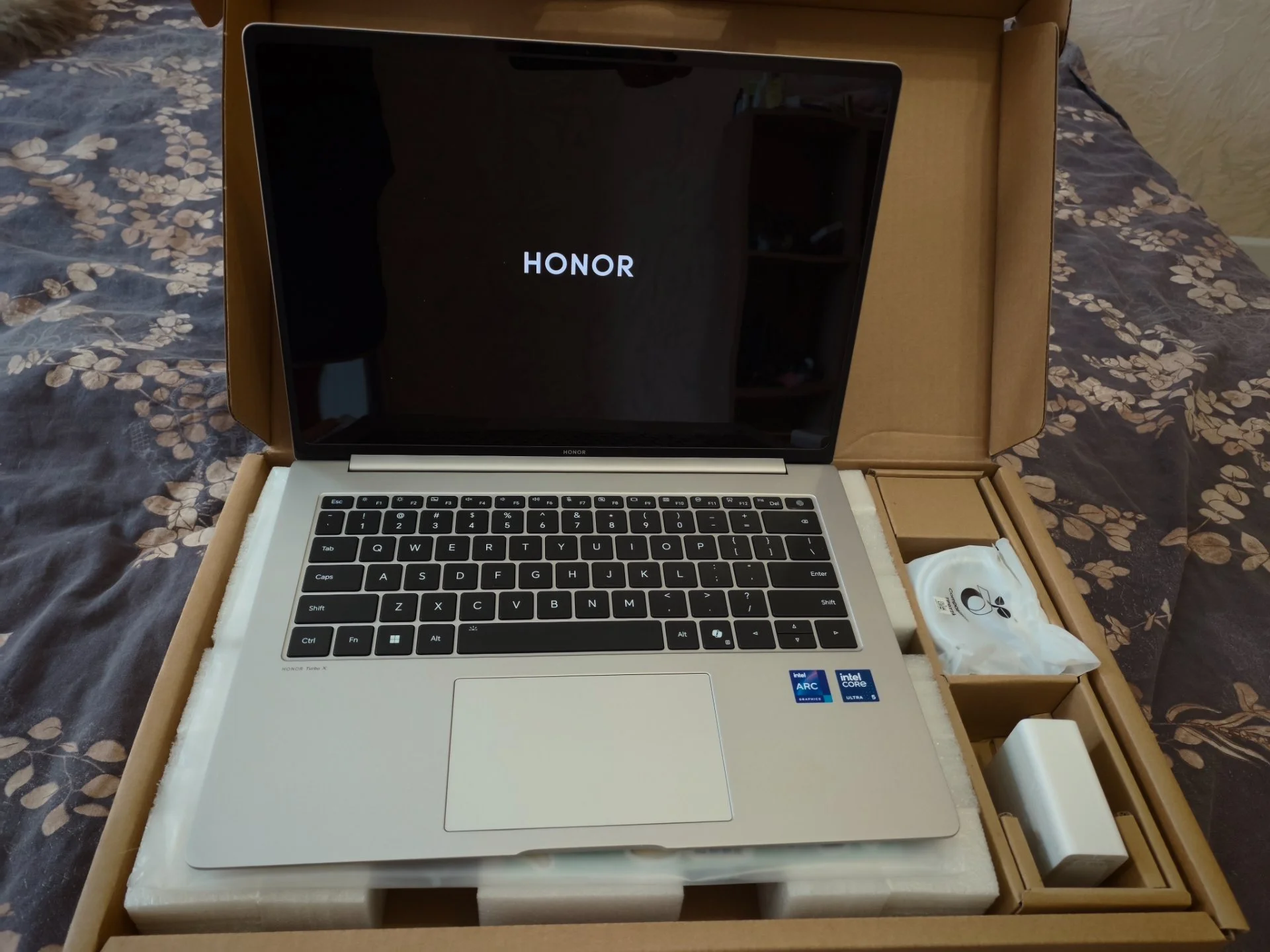 Honor MagicBook Pro 14 i5 ultra 24gb/1tb - миниатюра 2