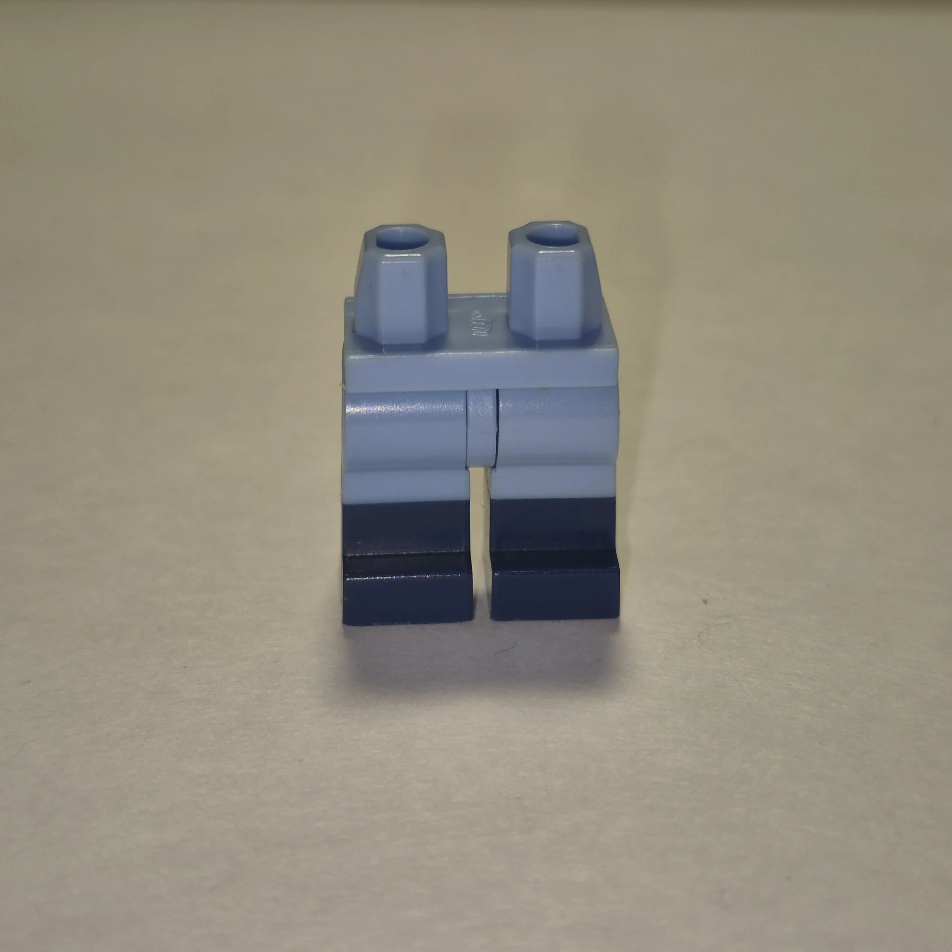 Оригинальные ноги LEGO (двухцветные, сапоги) - изображение 1