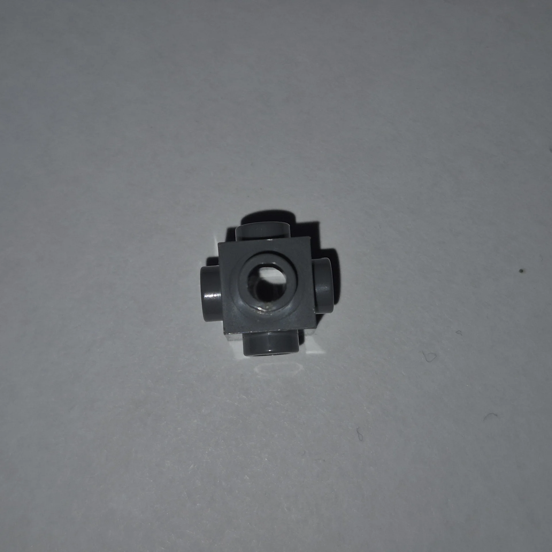 деталь LEGO 4733 (Кубик 1x1 с 4 боковыми шипами) - миниатюра 2