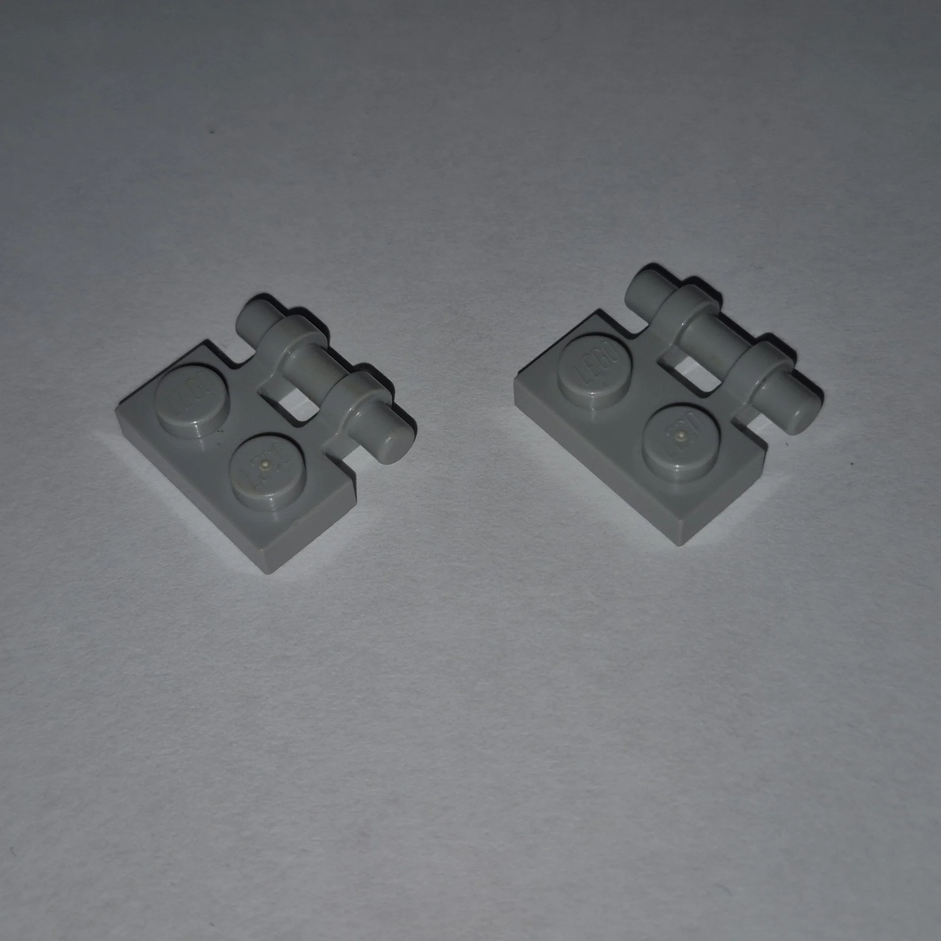 Детали LEGO 2540 Пластина 1х2 с ручкой - изображение 1