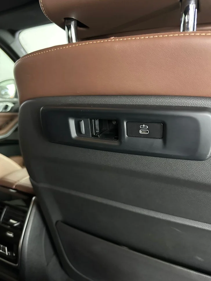Мониторы android для BMW X7 в штатное крепление спинок сидений - миниатюра 8