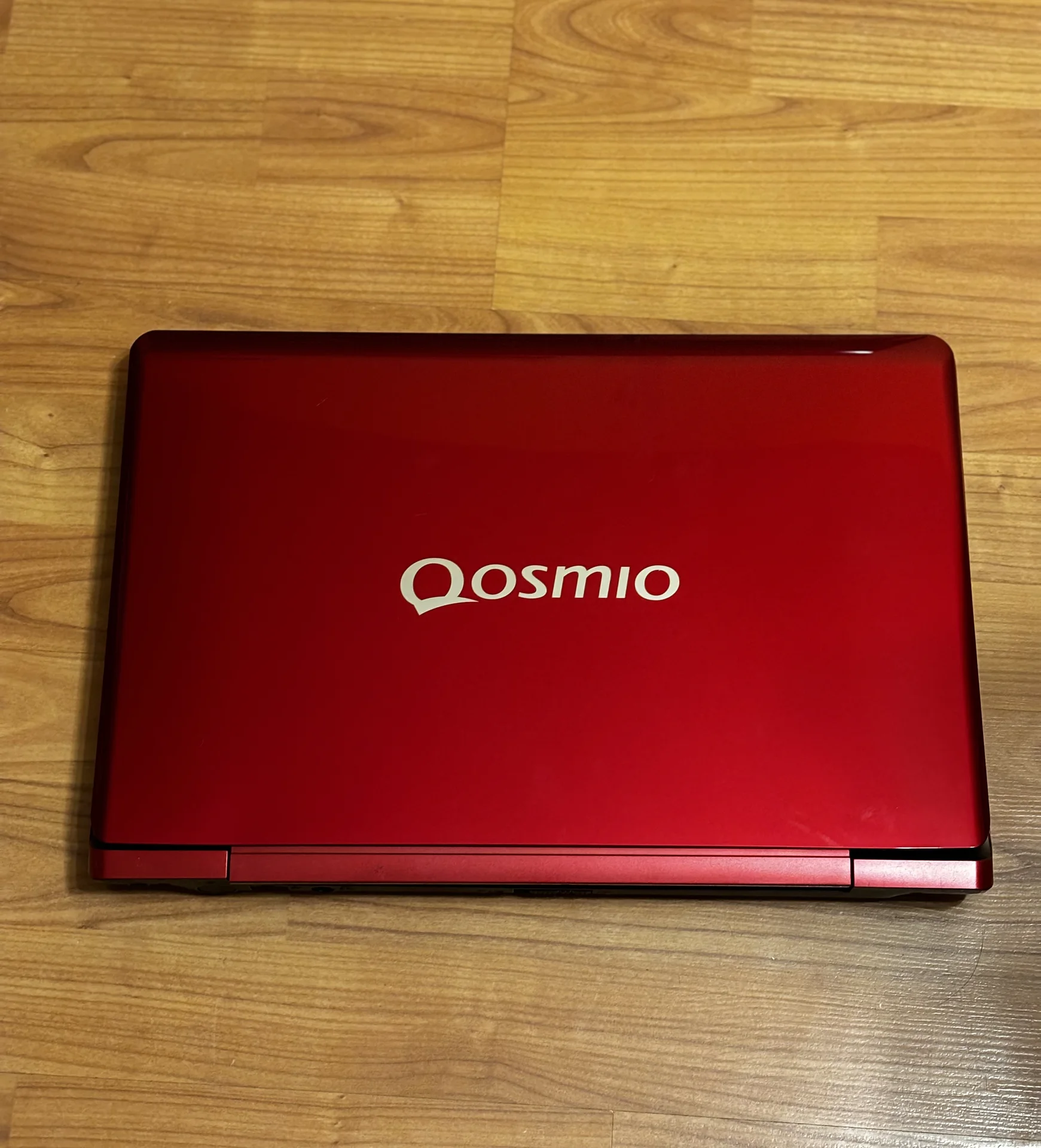 Ноутбук Qosmio работающий - изображение 1