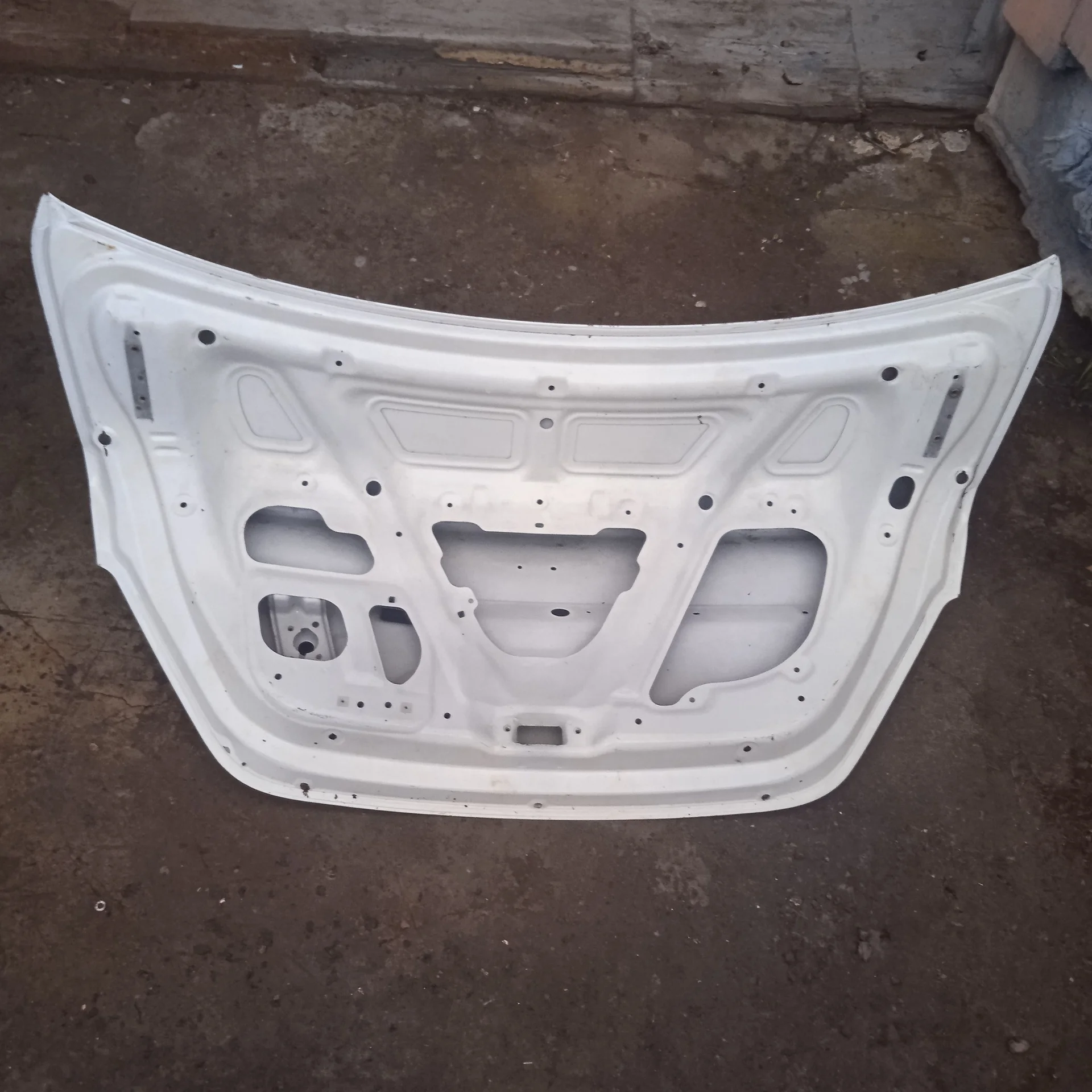 Крышка багажника hyundai solaris 1 - миниатюра 2