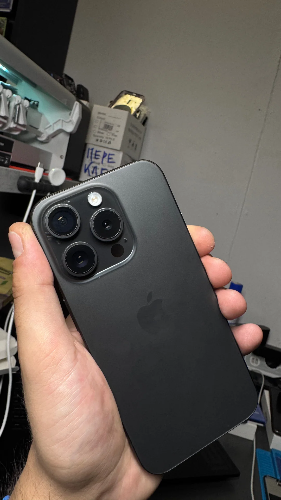 iPhone 15 Pro 25)gb - изображение 1