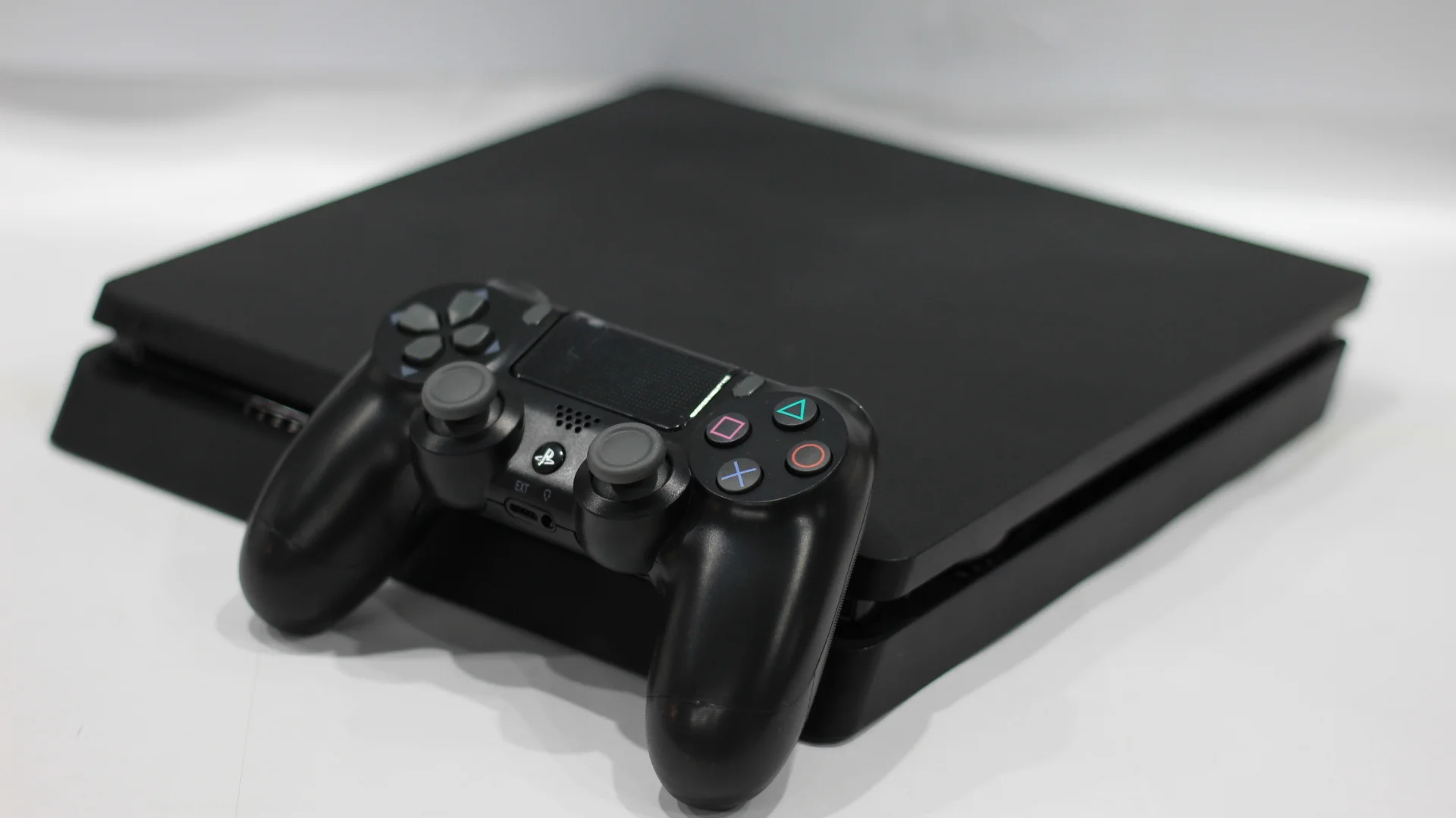 Sony Ps4 Slim 2200B 1Tb, Trade-In - миниатюра 3