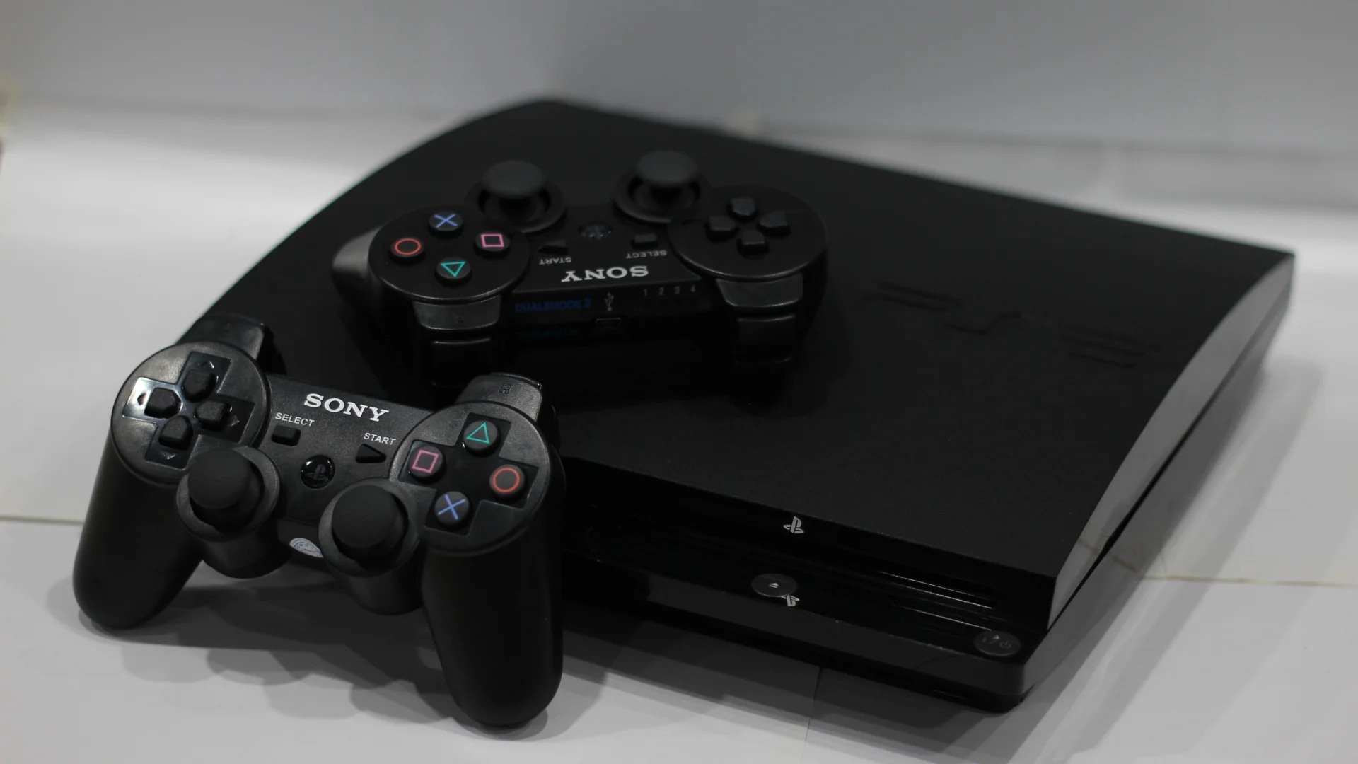 Sony Ps3 Slim 320gb CFW + 60 игр, 2 джоя - миниатюра 2