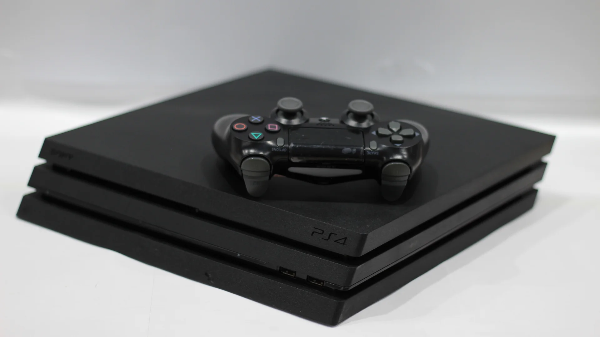 Sony Ps4 Pro 7208B 1Tb, Trade-In - миниатюра 2