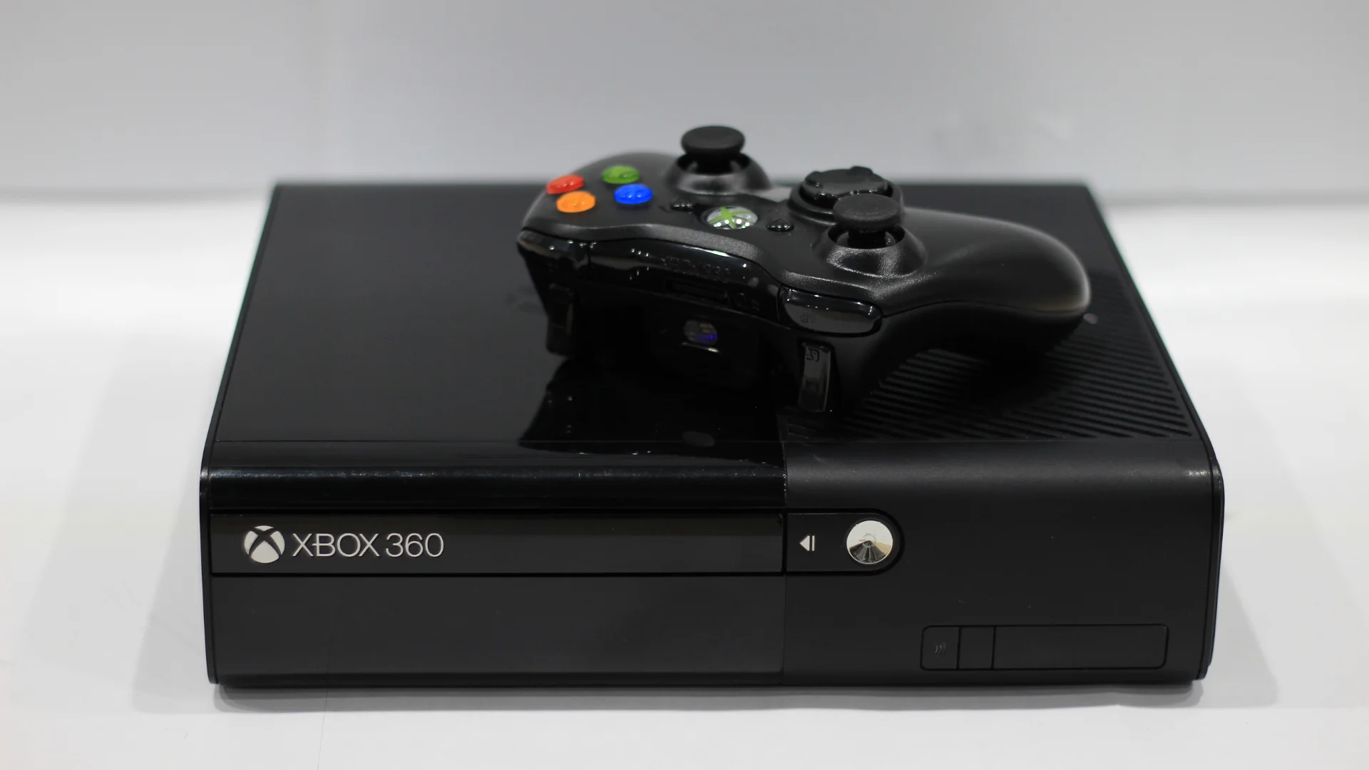 X-Box 360E 500gb + 110 игр Aurora - миниатюра 2