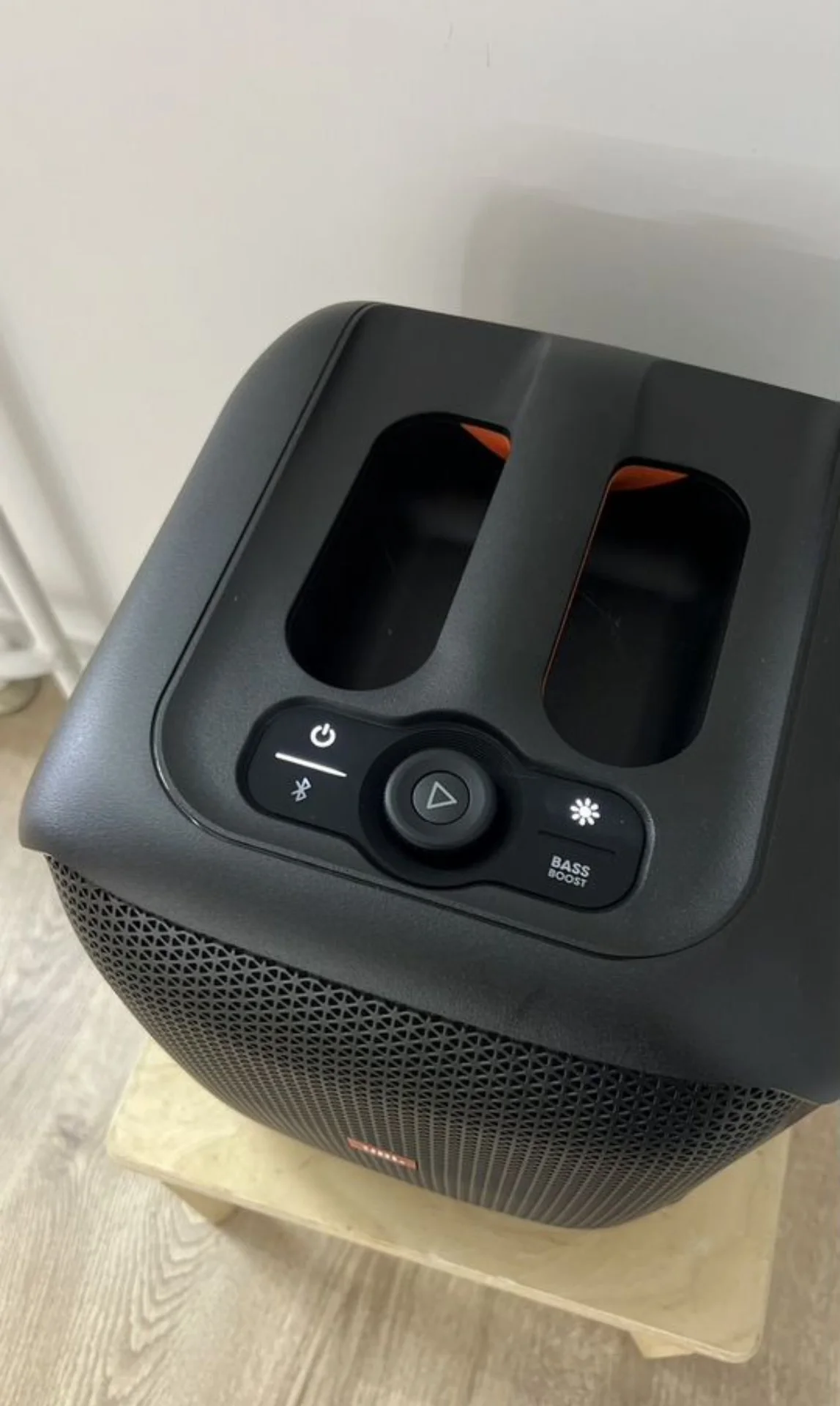 Портативная JBL PartyBox Encore Essential (100 Вт) - миниатюра 2