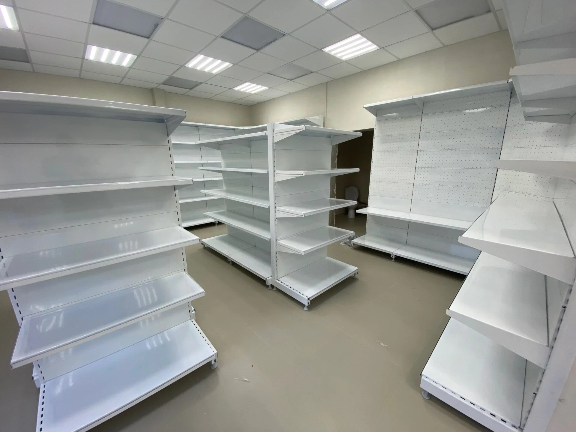 Стеллаж пристенный высота 2.15, 2 полки 25 см , 2 полки 32 см, низ 50 см. - миниатюра 3