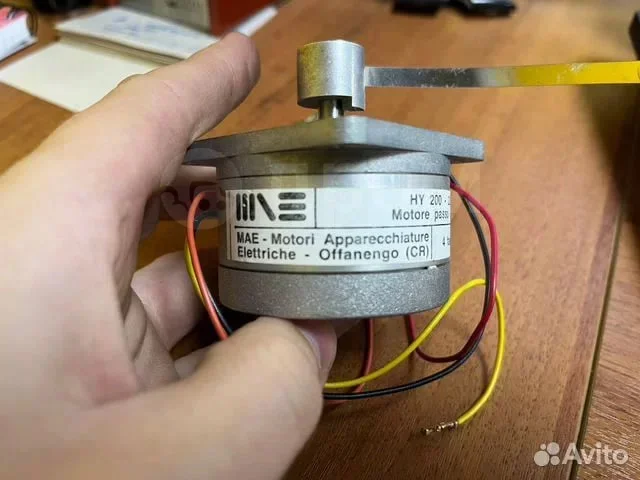 Шаговый мотор Mae Motori HY200-2215-030 C4 - миниатюра 2
