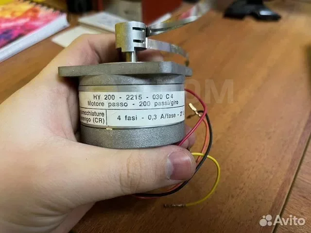 Шаговый мотор Mae Motori HY200-2215-030 C4 - миниатюра 3
