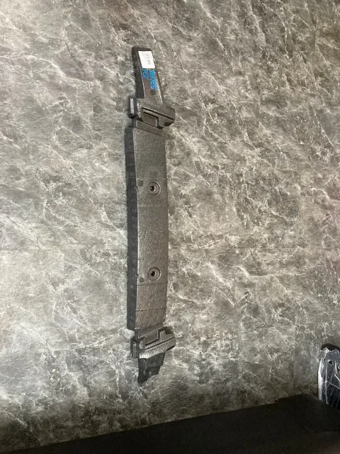 Наполнитель переднего бампера Audi A3/RS3/S3 8P 2003-20 8P0807550E - изображение 1