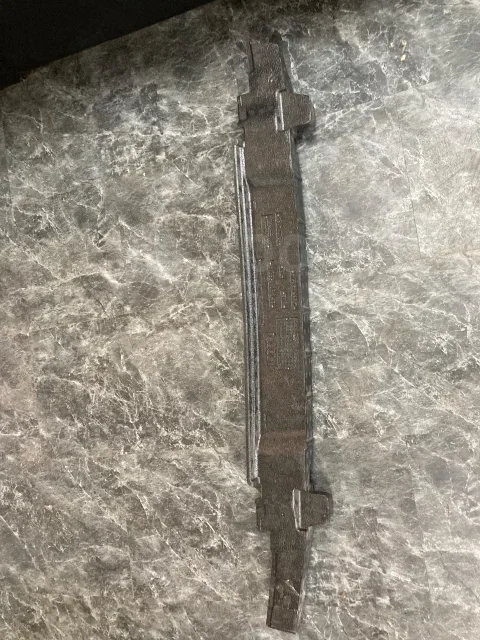 Наполнитель переднего бампера Audi A3/RS3/S3 8P 2003-20 8P0807550E - миниатюра 2