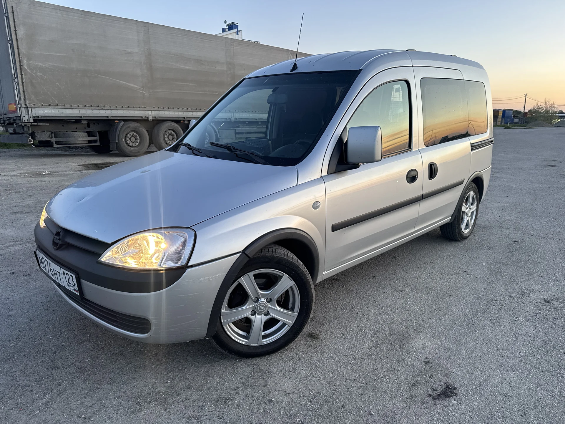 Opel Combo 2009 - изображение 1