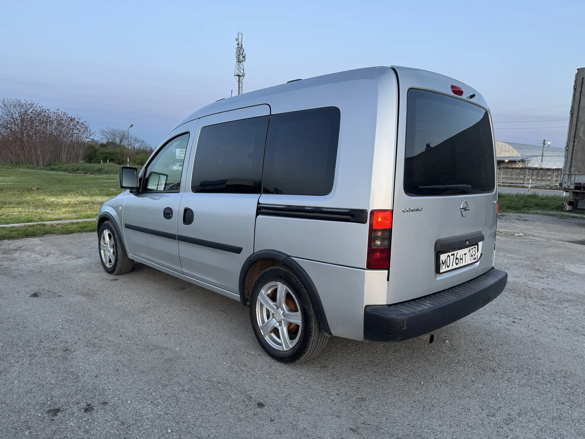 Opel Combo 2009 - миниатюра 2