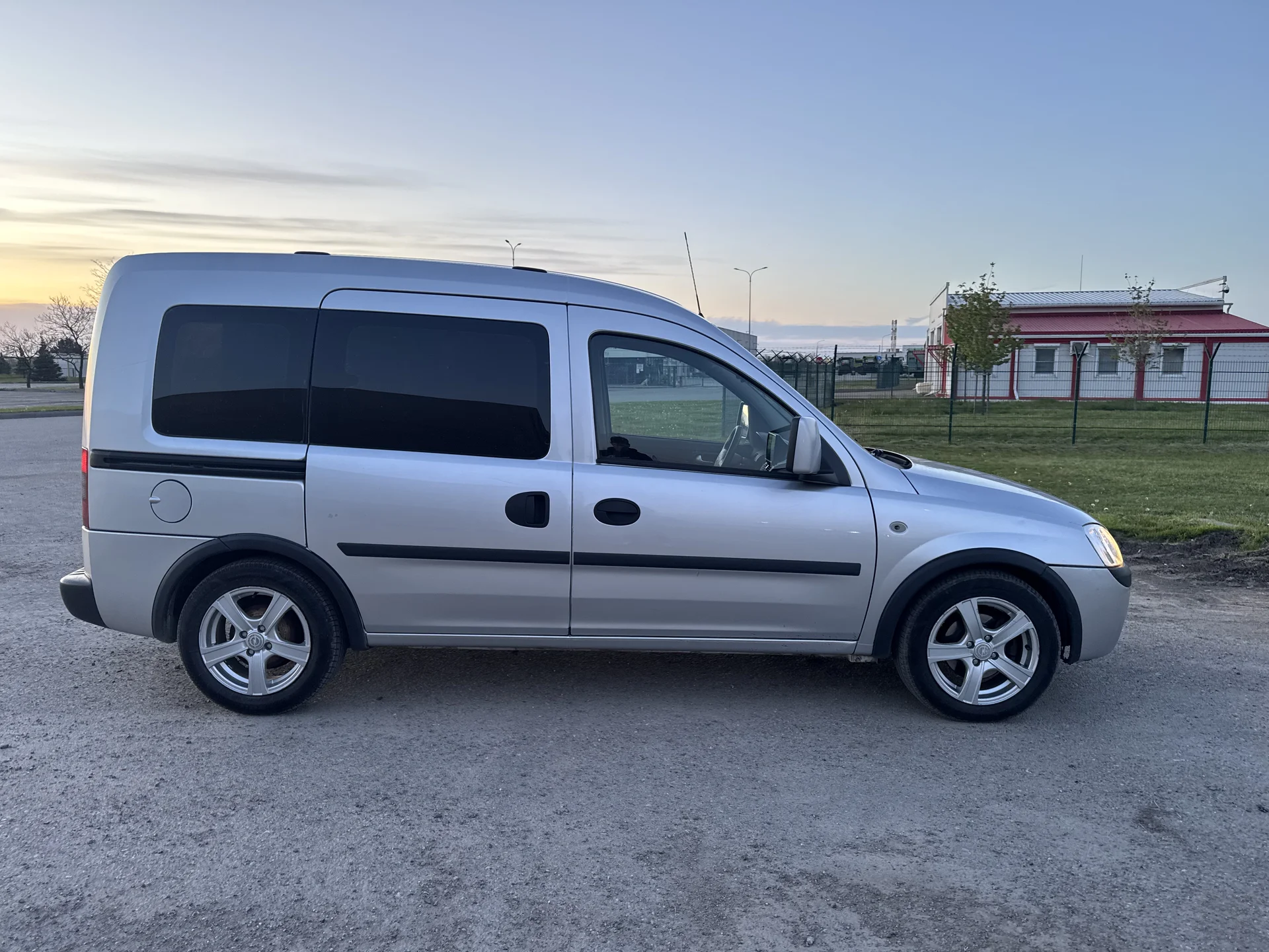 Opel Combo 2009 - миниатюра 4