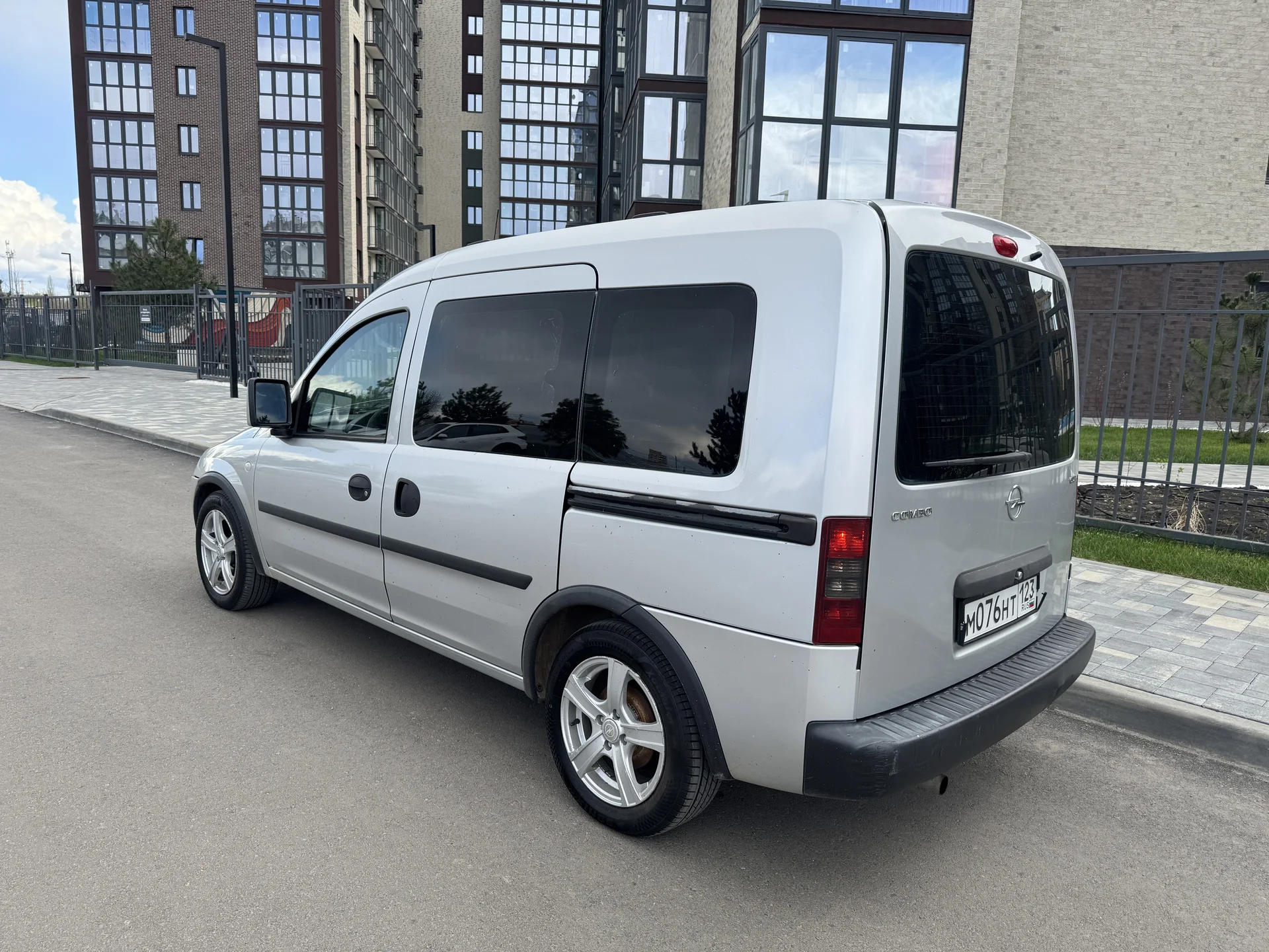 Opel Combo 2009 - миниатюра 5