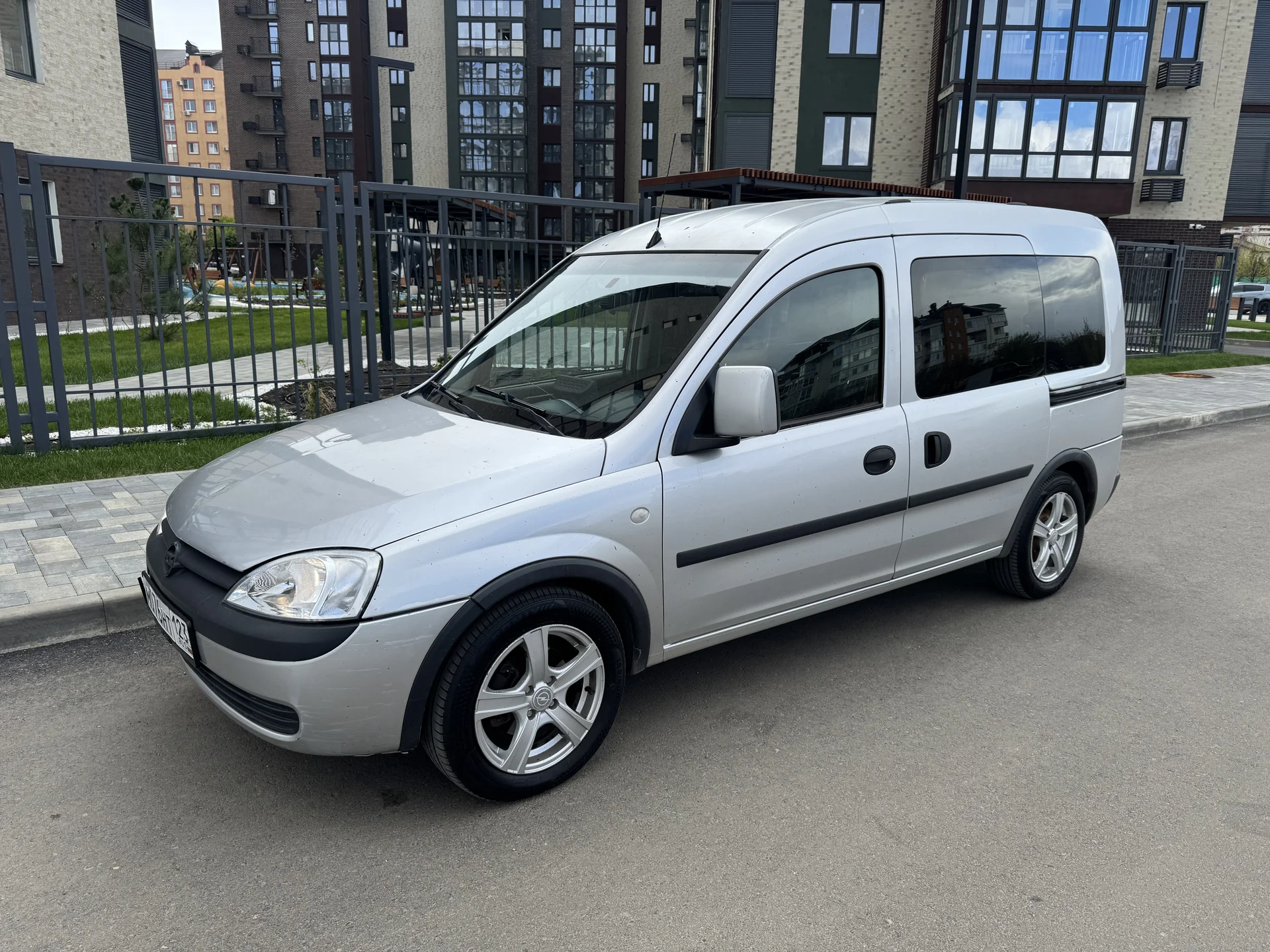 Opel Combo 2009 - миниатюра 8