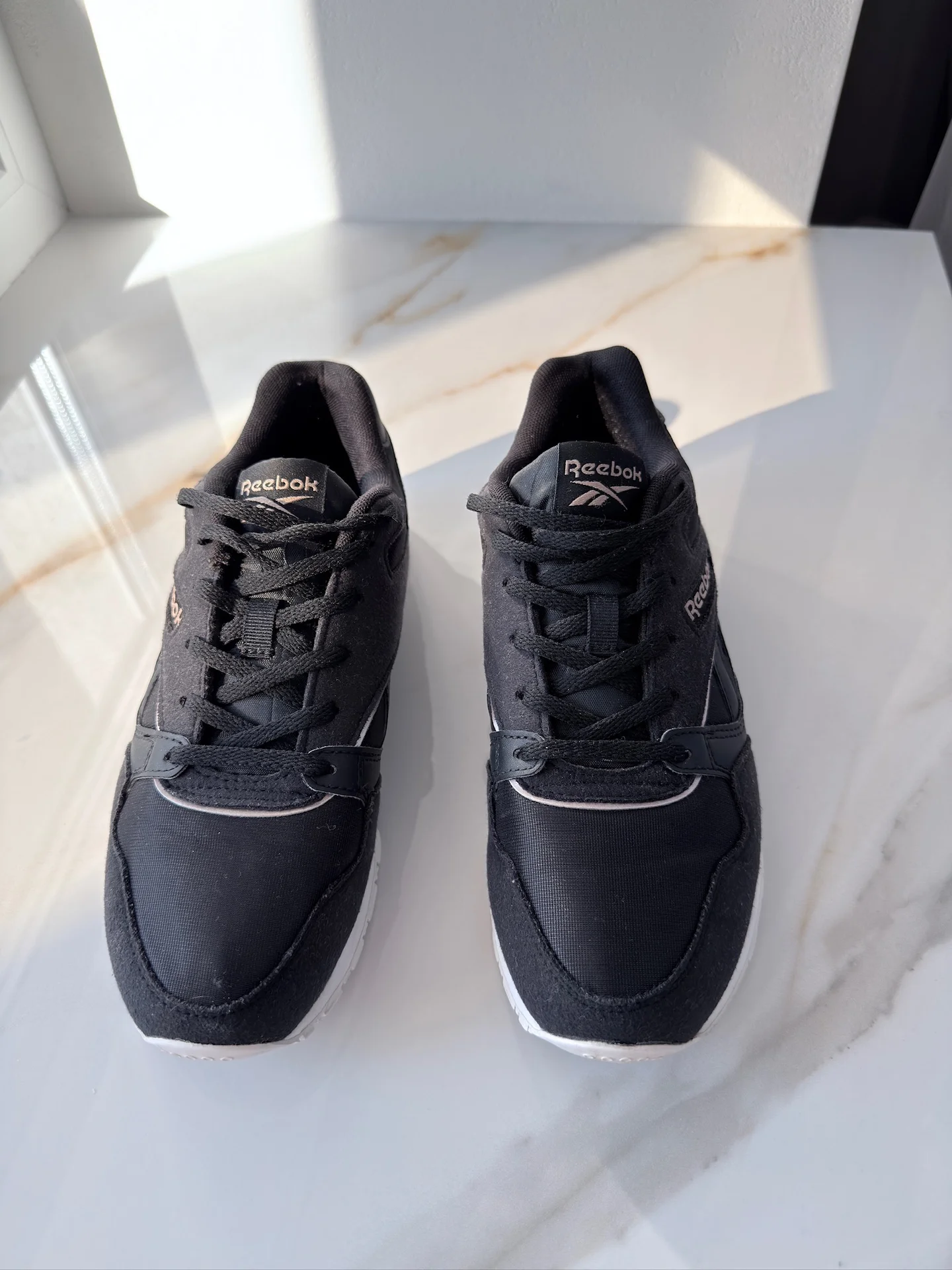 Женские кроссовки Reebok 38,5 - изображение 1