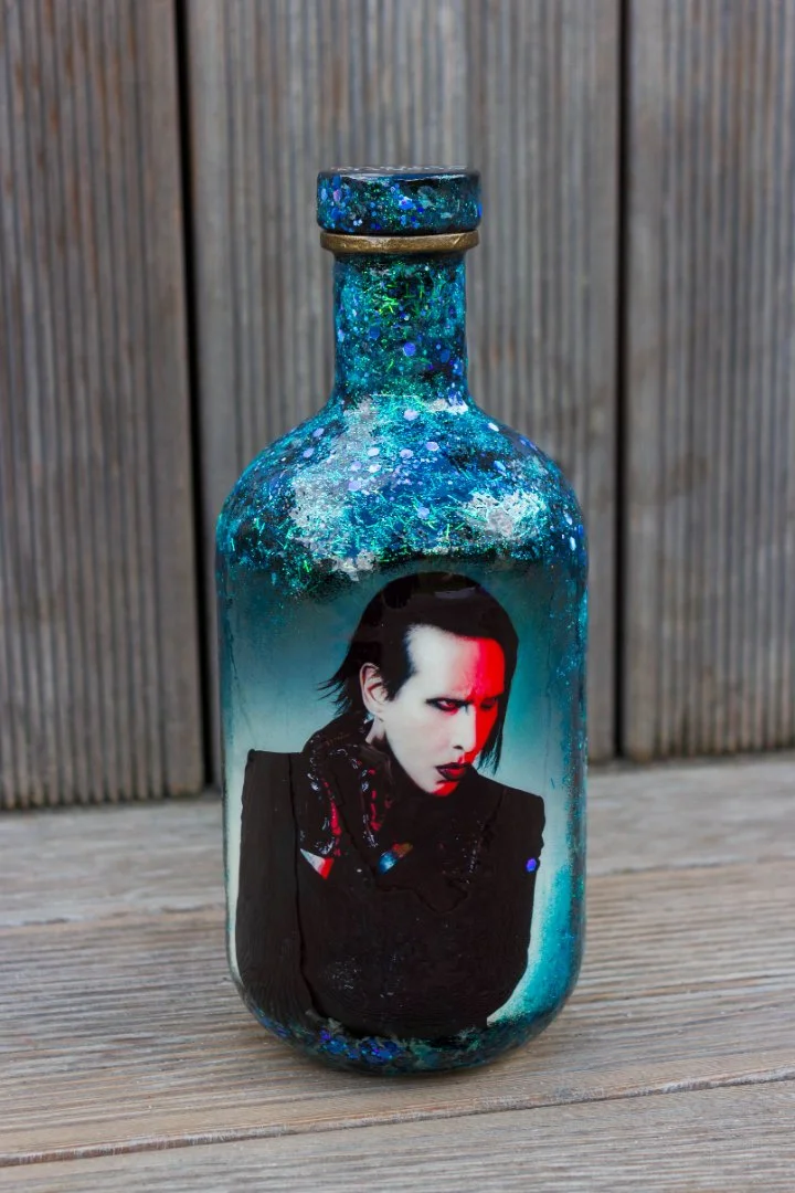 Бутылка стеклянная подарок мужчине Marilyn Manson - миниатюра 3