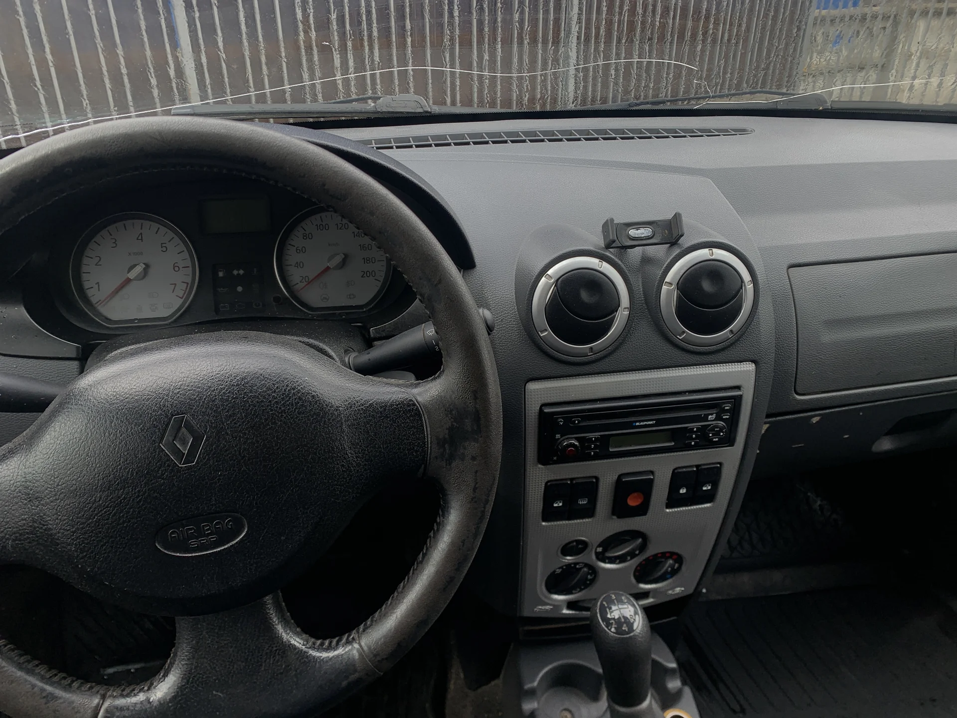 Renault Logan - миниатюра 2