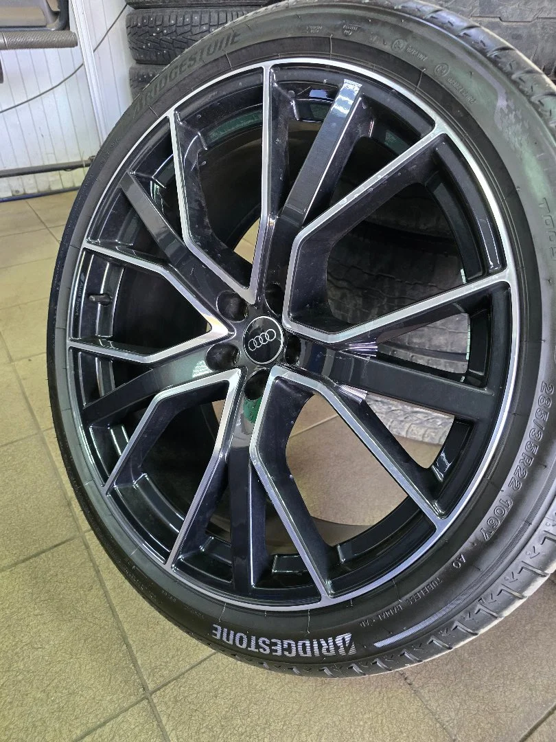 Летние колеса в сборе r22 Audi Q7 Диски Audi Sport / Резина Bridgestone Turanza T005 285/35 R22 - изображение 1