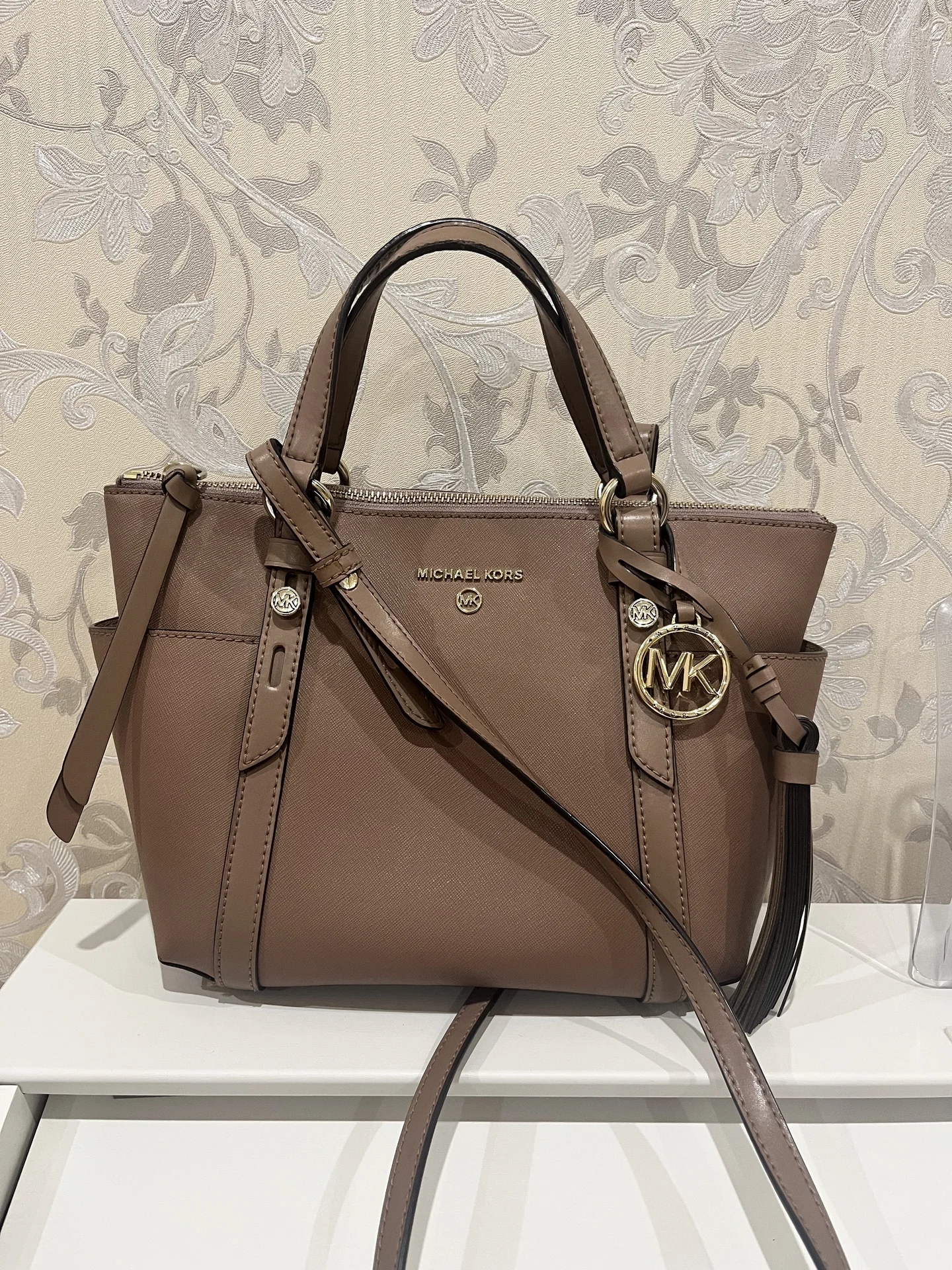 Сумки Guess и Michael Kors - миниатюра 2
