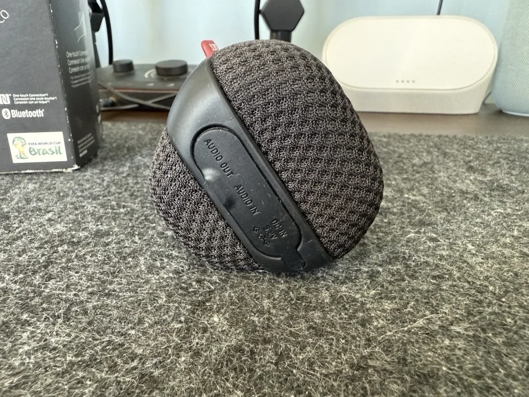 Портативная Bluetooth-колонка Sony SRS-BTS50 - миниатюра 4