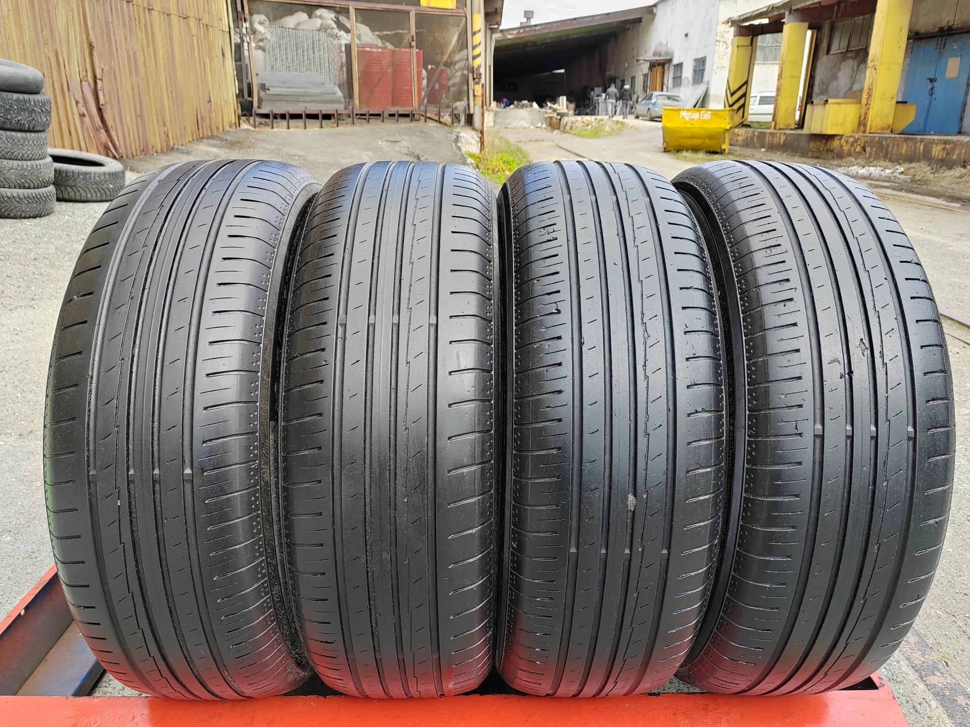 215/65 R17 Yokohama BluEarth AE50 - изображение 1