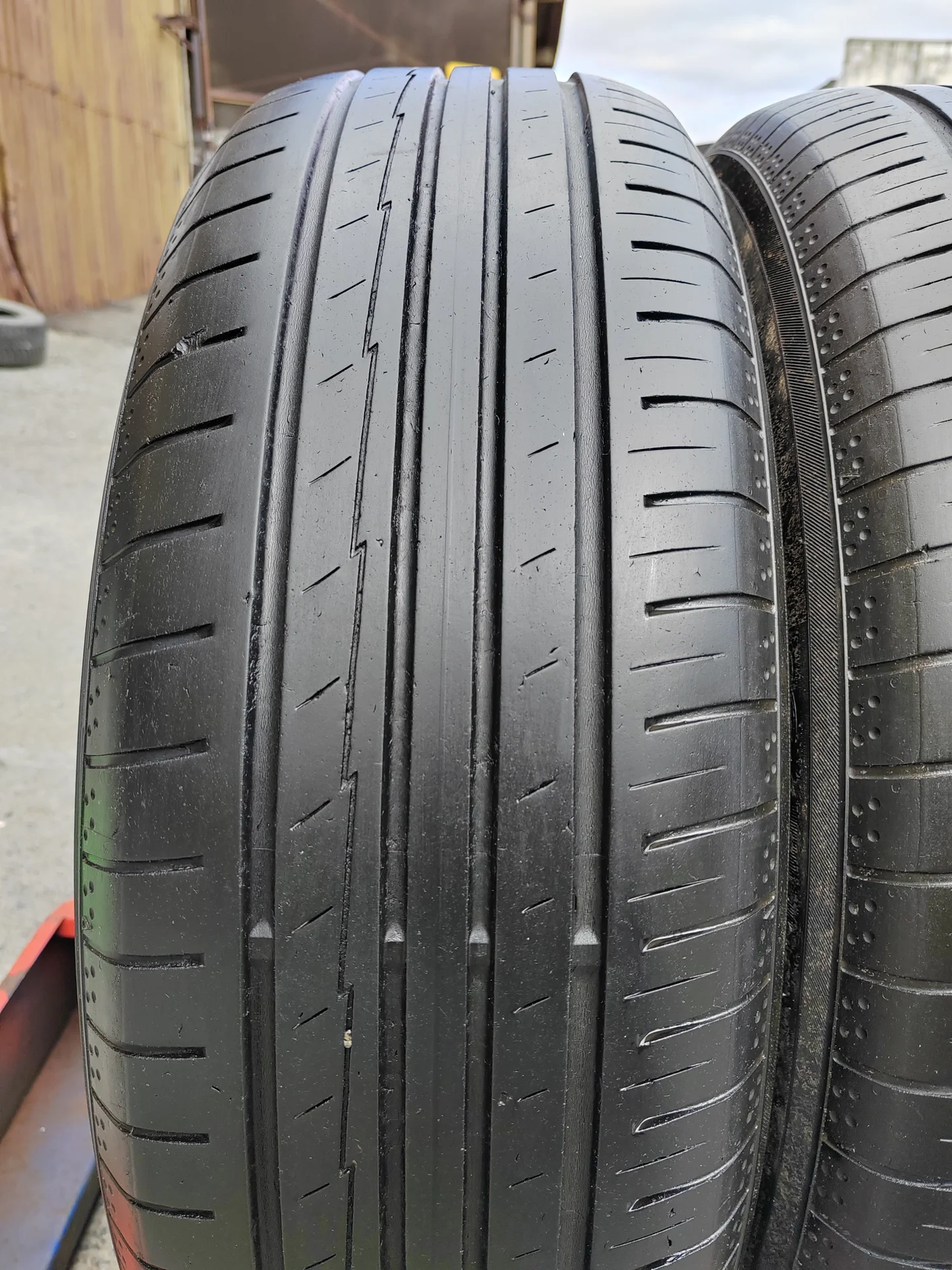 215/65 R17 Yokohama BluEarth AE50 - миниатюра 2