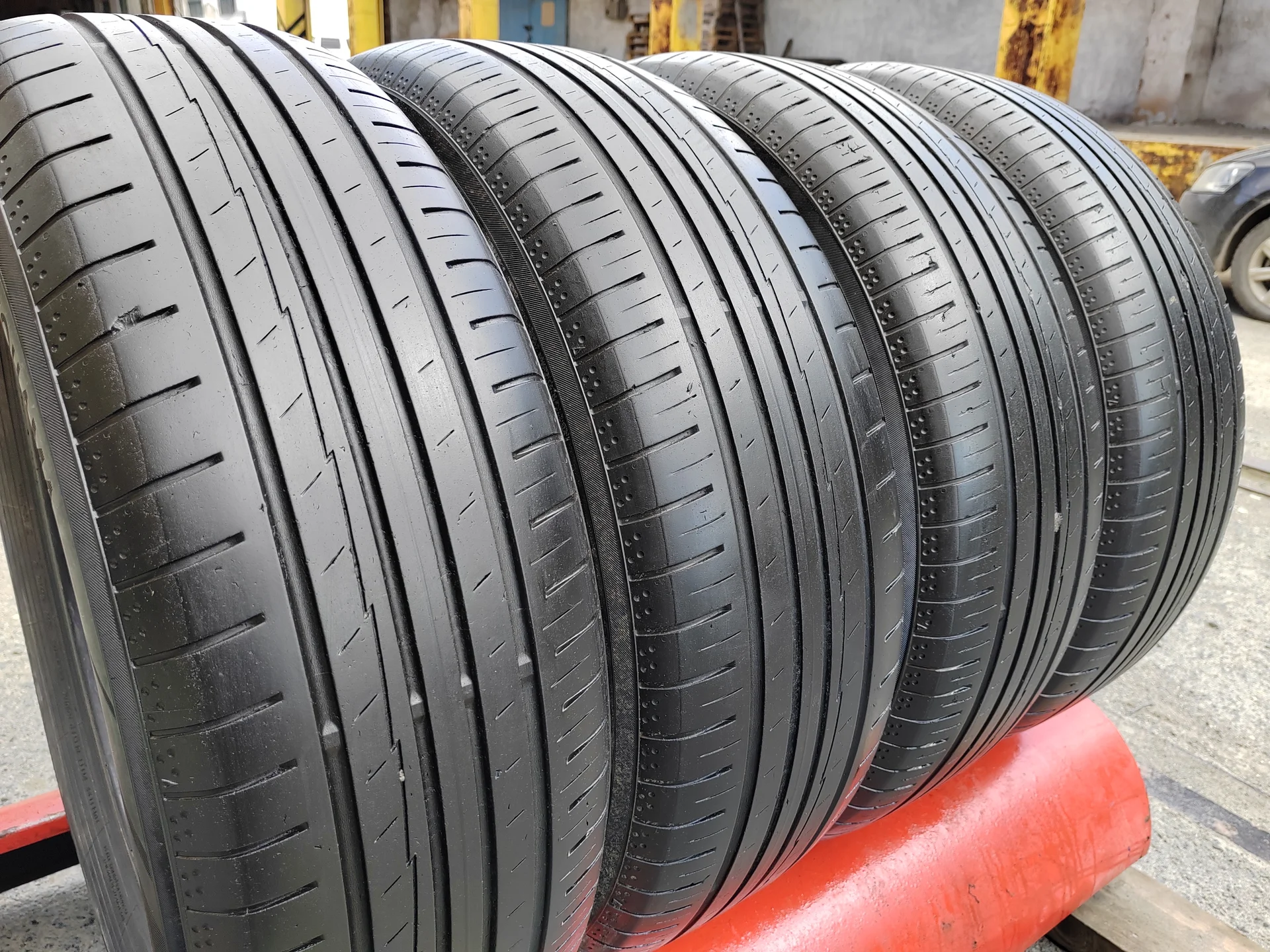 215/65 R17 Yokohama BluEarth AE50 - миниатюра 6