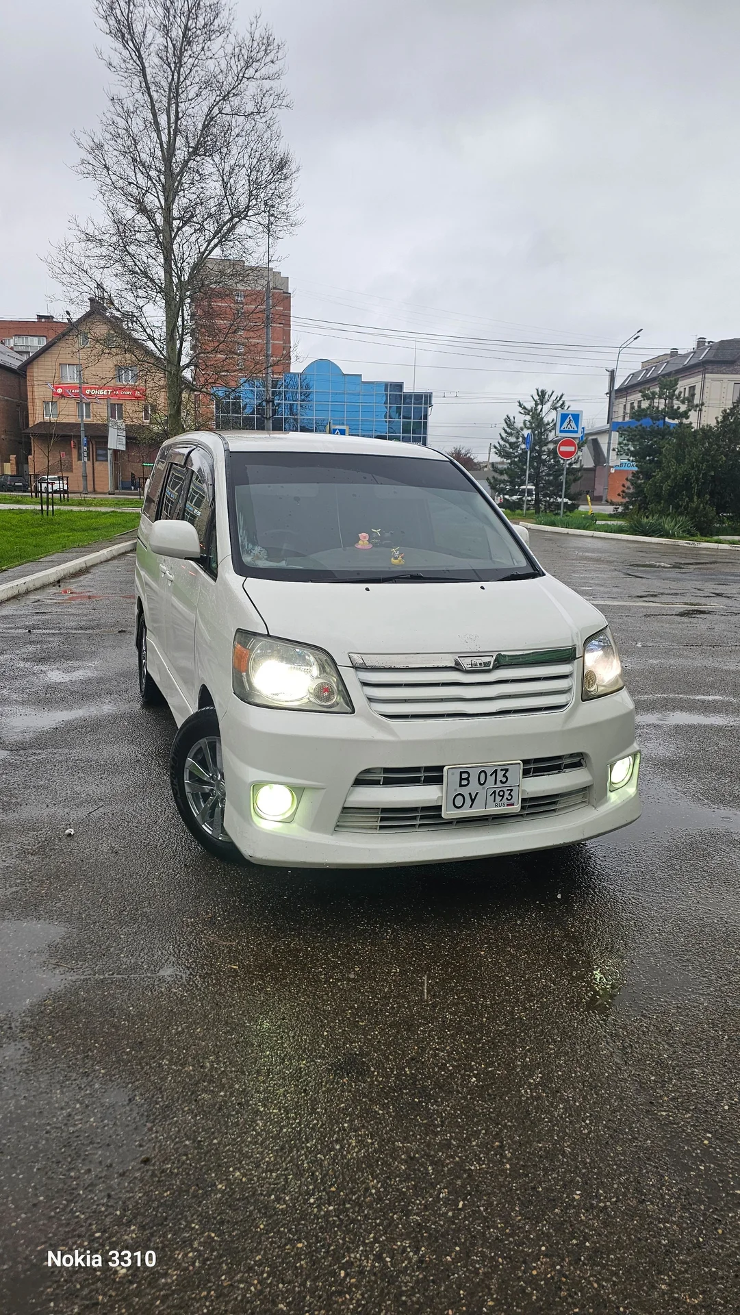 Toyota Noah 2002г