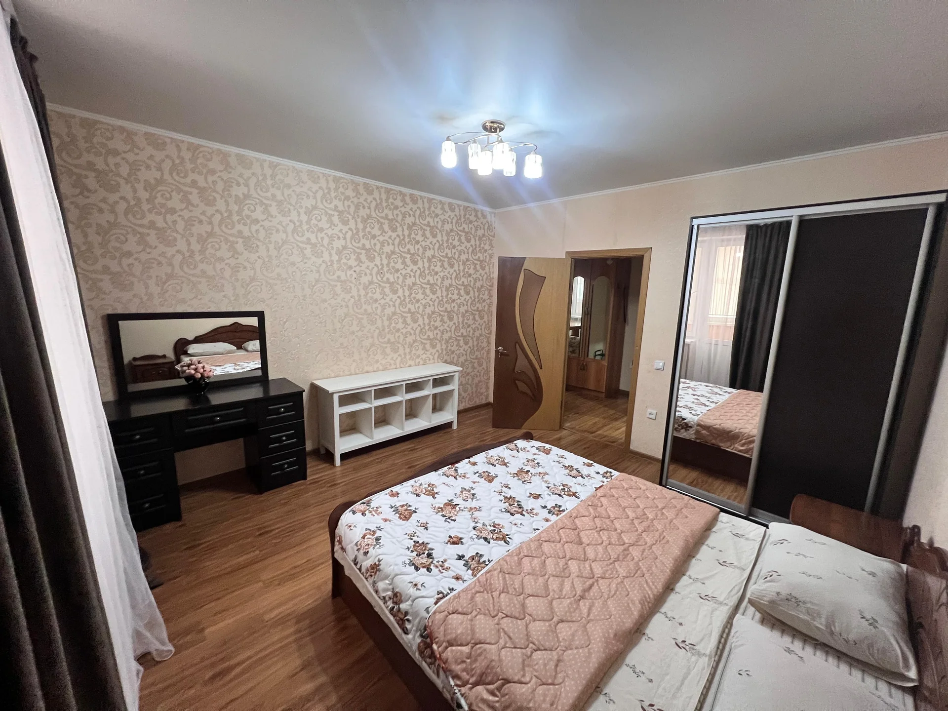 Сдам квартиру посуточно - изображение 1